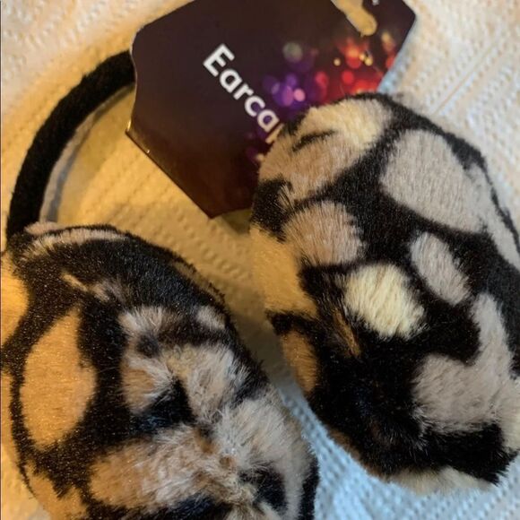 One fur  cat ear muff and one cheetah print Ear 
cap. - Picture 6 of 7